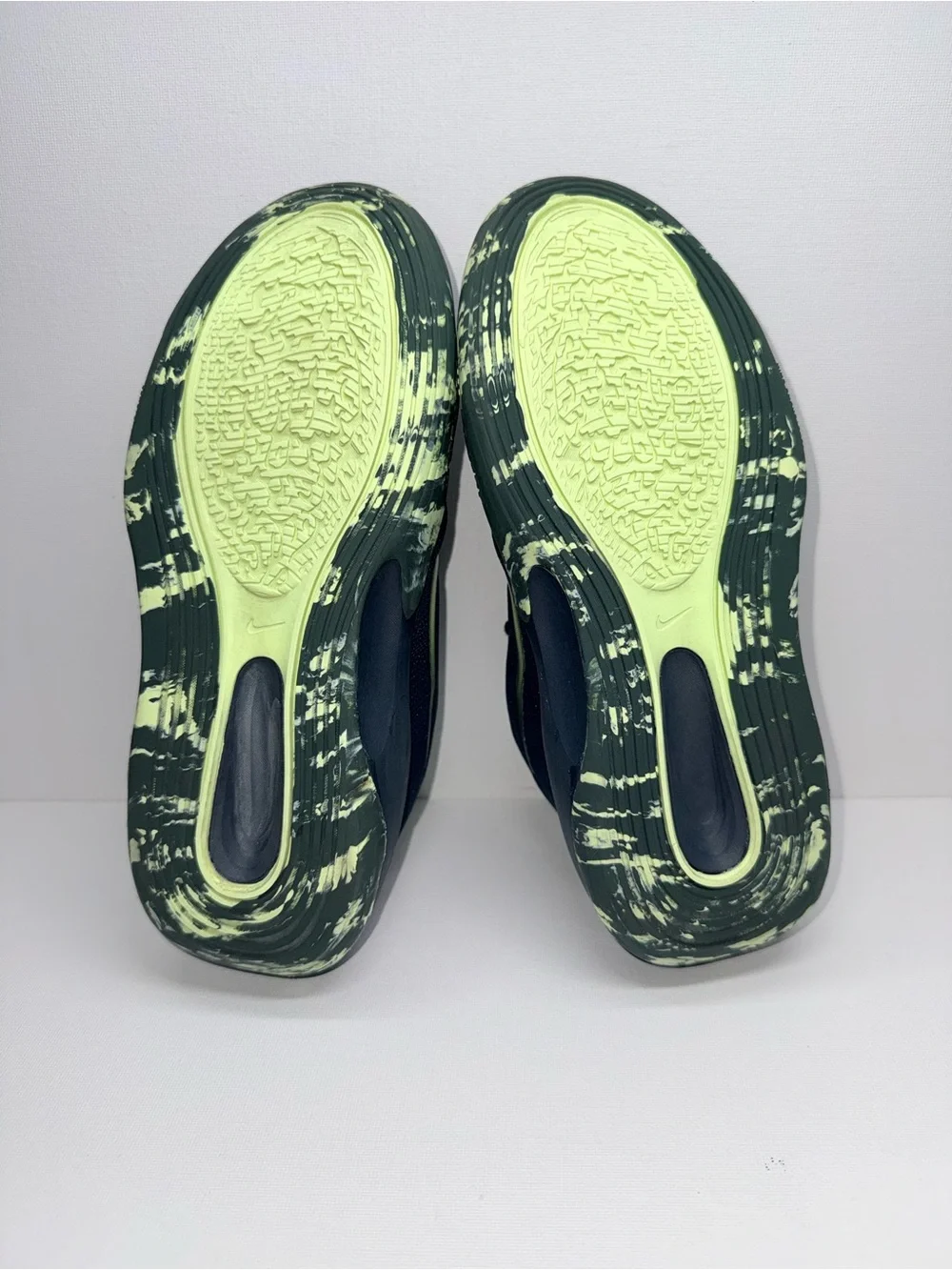 Nike Kids' IsoFly Basketball Shoe - Navy/Green SIZE 5Y